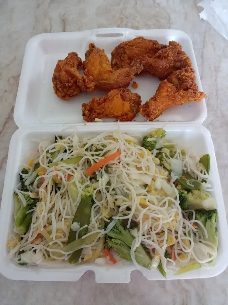 Vegetarian Mai Fun& Chicken Wings Dinner